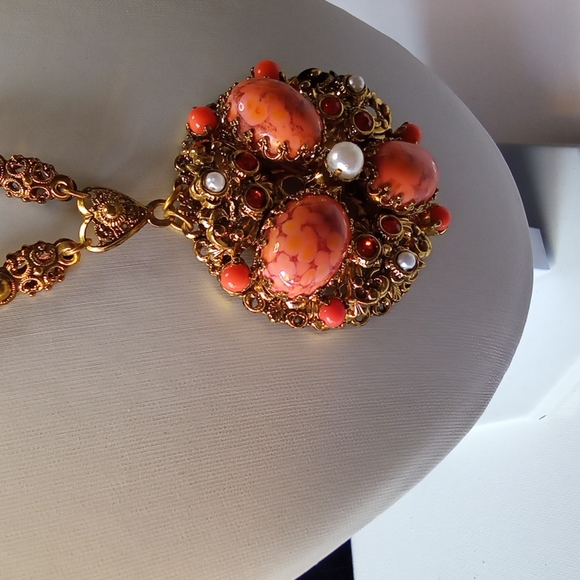 Vintage Made in East Germany Coral necklace in Gold - Picture 8 of 8